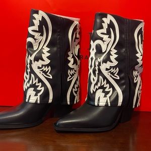 AKIRA ESPERANZA BLACKWHITE BOOTS size 7